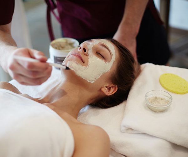 facial-beauty-treatment-in-spa-CSVTMH2-min.jpg